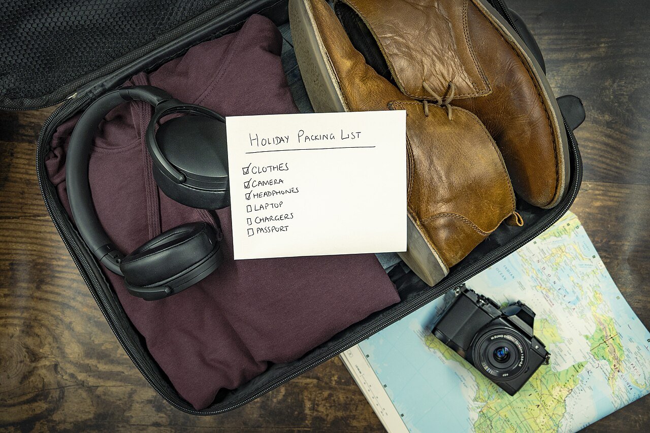 O que levar na mala de viagem: checklist completo para não esquecer nada